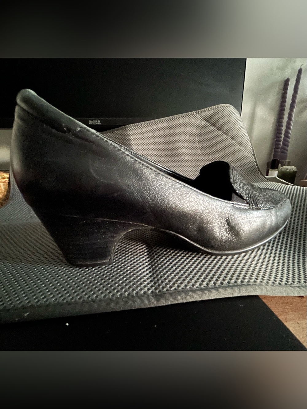 Vintage Black Slip-On Leather Clark’s pumps